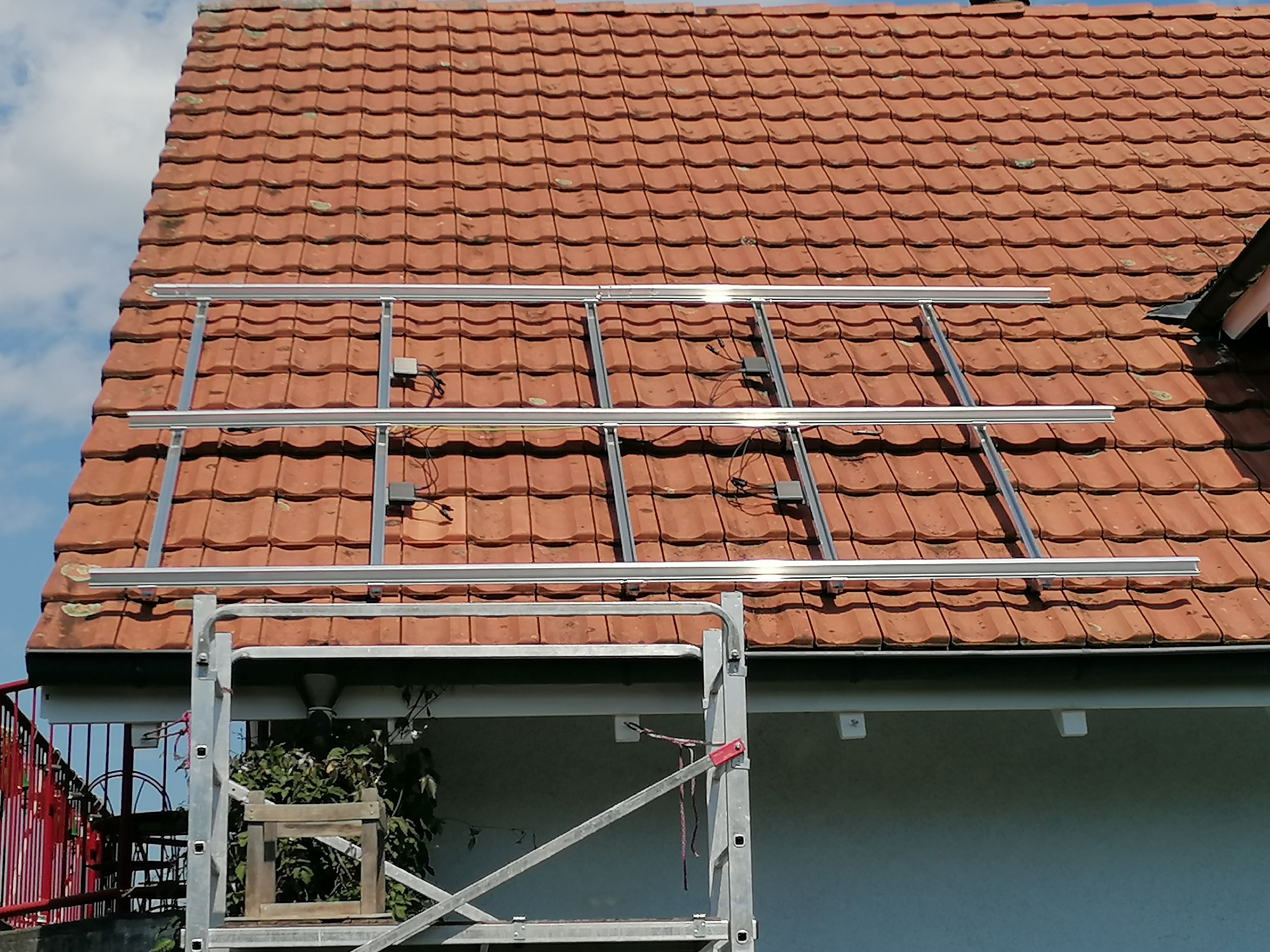 Einlegeprofile mit Leistungsoptimierer montiert